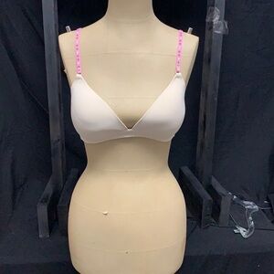 𝅺pink Victoria’s Secret no wire bra